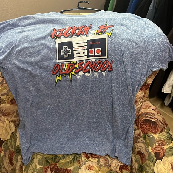 Kickin it old-school Nintendo 2xl Tshirt - Picture 1 of 4